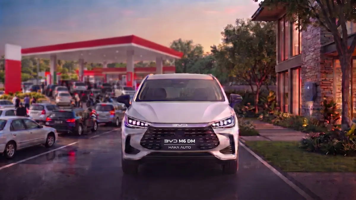 SUPER IRIT: BYD M6 DM, dengan teknologi Plug-in Hybrid Electric Vehicle (PHEV) berkonsep Electric-First. Mampu mencapai konsumsi 1 liter untuk 65 kilometer dalam kondisi pengujian tertentu. Dapat mengurangi frekuensi pengisian BBM dibandingkan kendaraan konvensional.