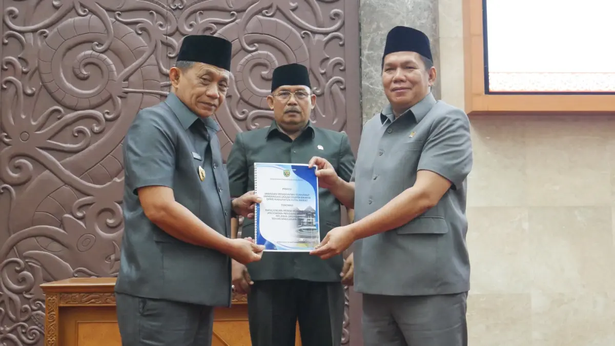 ANGGARAN: Wakil Bupati H Nanang Adriani saat menyampaikan jawaban terhadap pandangan DPRD Kubar.