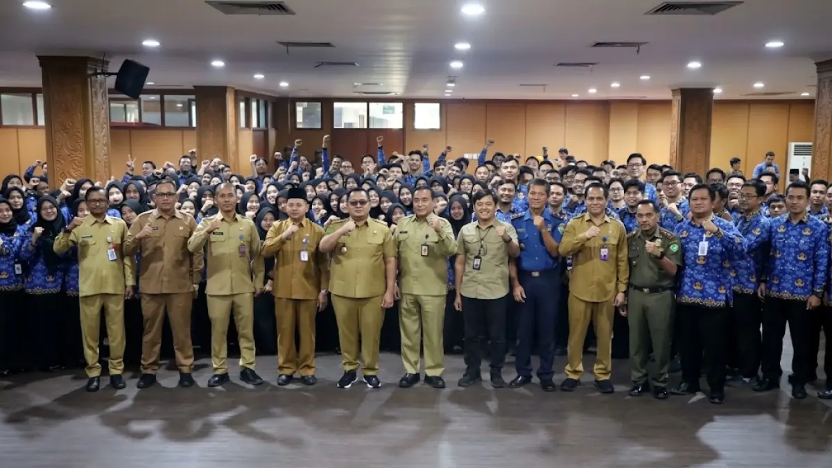 KINERJA: ASN PPU (bagian belakang) yang telah mengantongi SK 100 persen, dan segera meningkatkan kinerja melayani masyarakat.(IST)