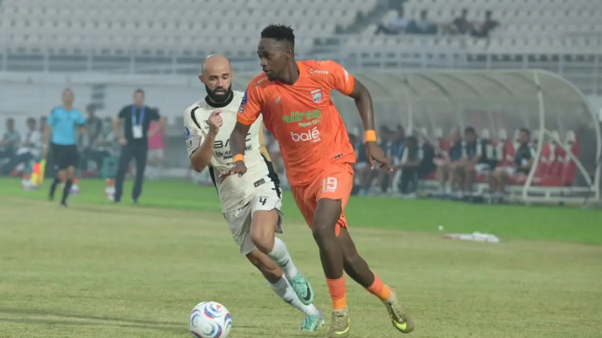 Moussa Diarra dkk kembali menelan kekalahan di kandang saat menjamu Dewa United, Rabu (16/9). (FOTO DONI ADITYA/KP)