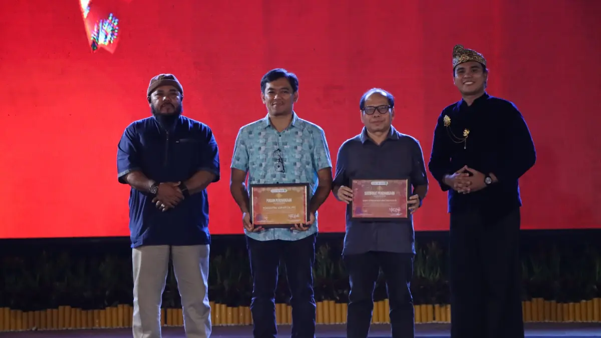 SENI-BUDAYA: Kepala Dinas Kebudayaan dan Pariwisata PPU, Safwana (dua kanan) bersama pendukung kegiatan seni-budaya.(IST)