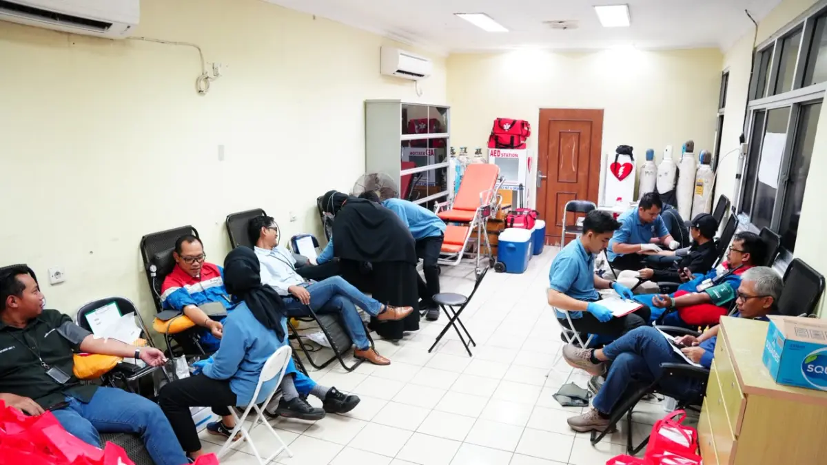 SETETES BEGITU BERARTI: Mengusung tema kesadaran kesehatan global untuk meningkatkan harapan hidup, PPN RU V gelar donor darah. Aksi sosial ini diikuti ratusan peserta yang terdiri dari jajaran manajemen, Section Head, Perwira hingga mitra kerja di lingkungan RU Balikpapan.