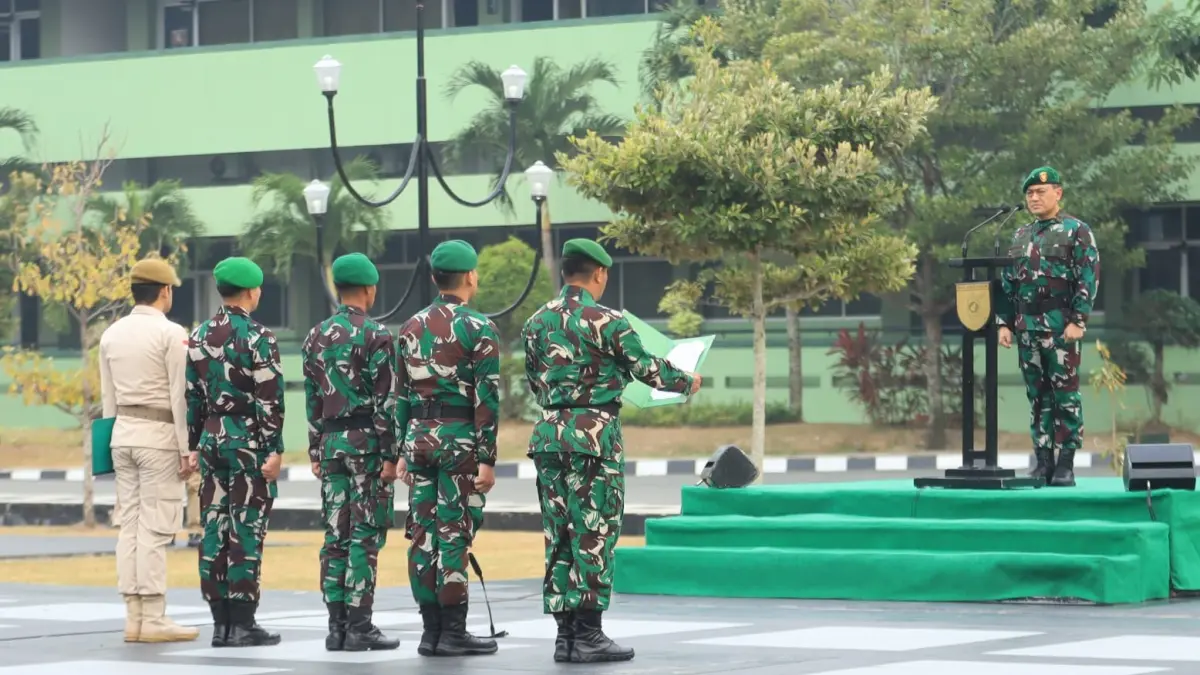 Brigjen Andy Setyawan bertindak sebagai inspektur upacara.