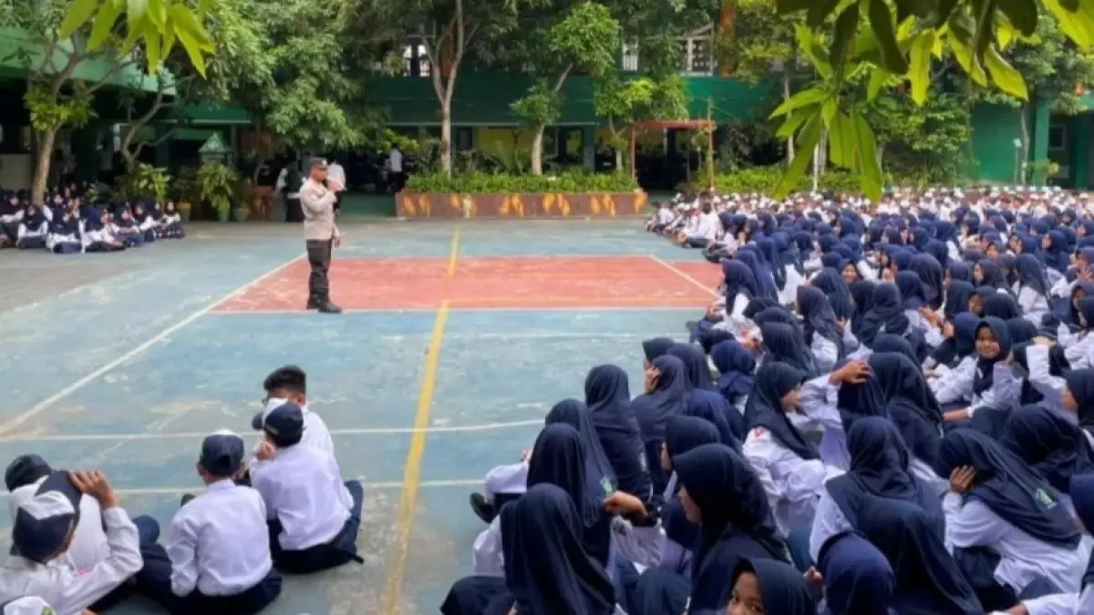 EDUKASI: Murid MTsN 1 Balikpapan mendapatkan edukasi seputar hindari kenakalan remaja.