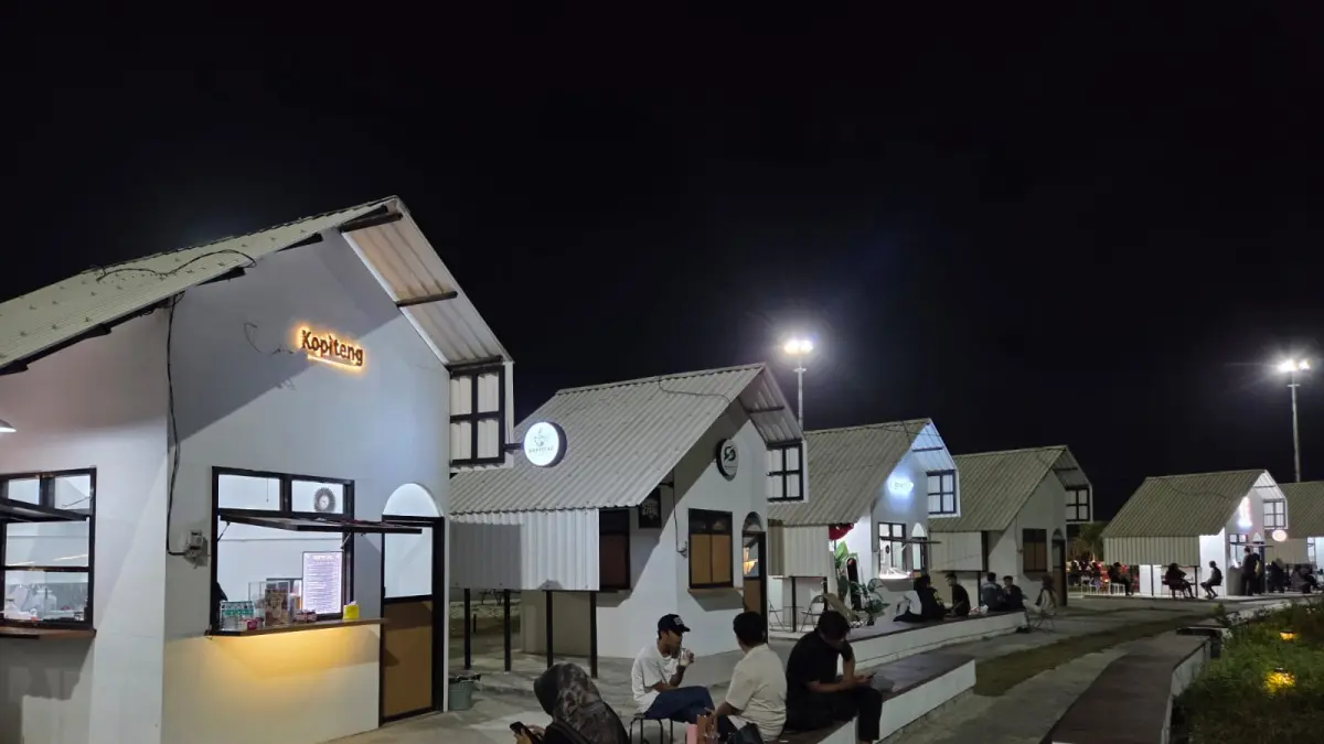 EKONOMI: Salah satu tenant di Pujasera ArbizzSpace Tenggarong yang sudah soft opening. (IST)