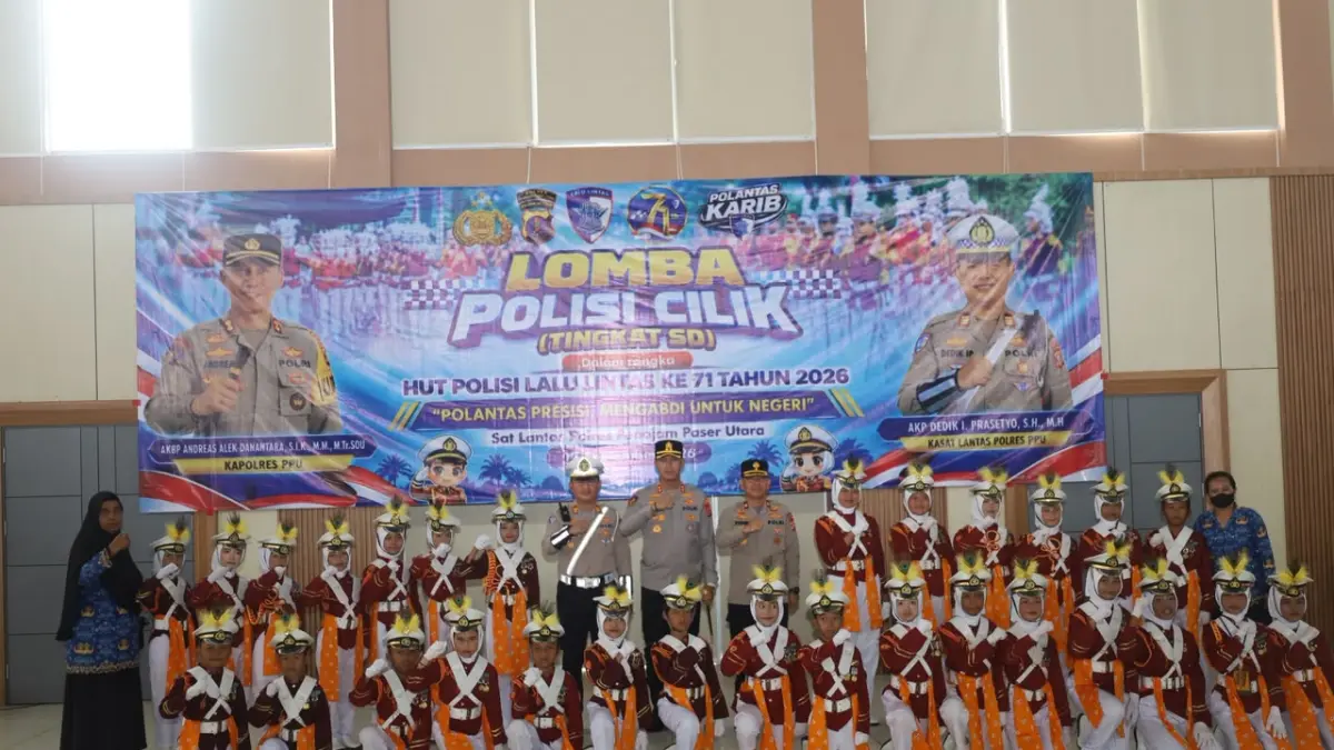 LOMBA: Salah satu peserta Lomba Polisi Cilik antar-SD se-PPU foto bersama sebagai kenang-kenangan ikut dalam lomba.(Dok.Humas Polres PPU)