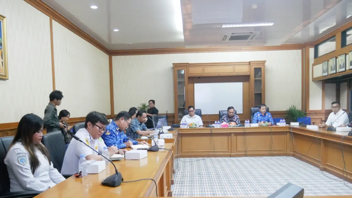 Rapat koordinasi dan presentasi perencanaan rekonstruksi jalan dari Simpang Linggang Bigung–Simpang Raya–Sumber Sari–Sekolaq Muliaq hingga Mentiwan. (IST)