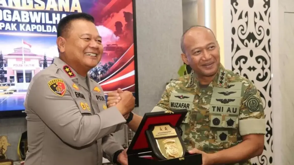 SINERGI: Panglima Kogabwilhan II Marsdya TNI Muzafar, Kaskogabwilhan II Laksda TNI Isswarto bersama Kapolda Kaltim Irjen Pol Endar Priantoro.