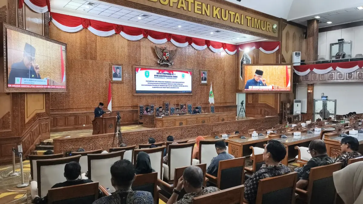 BAHAS ANGGARAN: Rapat Paripurna Penyampaian Nota Pengantar Pemerintah Kutim tentang Rancangan Perubahan Kebijakan Umum APBD dan Rancangan Perubahan Prioritas dan Plafon Anggaran Sementara 2026, Jumat (18/9). (Jufriadi/KP)