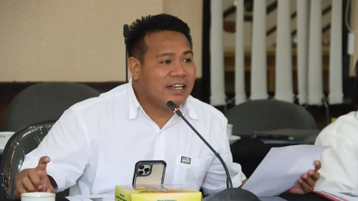 BELUM ADA SOLUSI: Anggota Komisi XII DPR RI, Syafruddin, menanggapi keluhan masyarakat Kaltim terkait antrean BBM. IST/KP