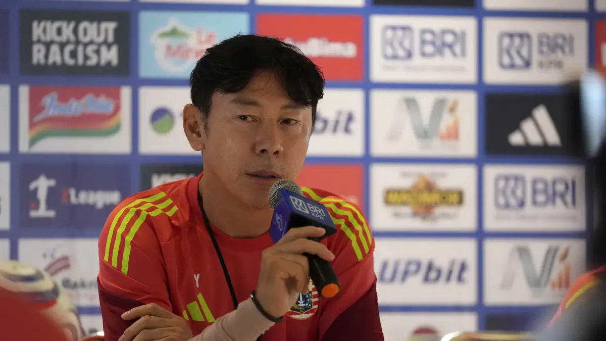 Shin Tae-young berharap timnya termotivasi menghadapi Java United meski tidak dapat bermain di Jakarta. (Foto: Official Persija)