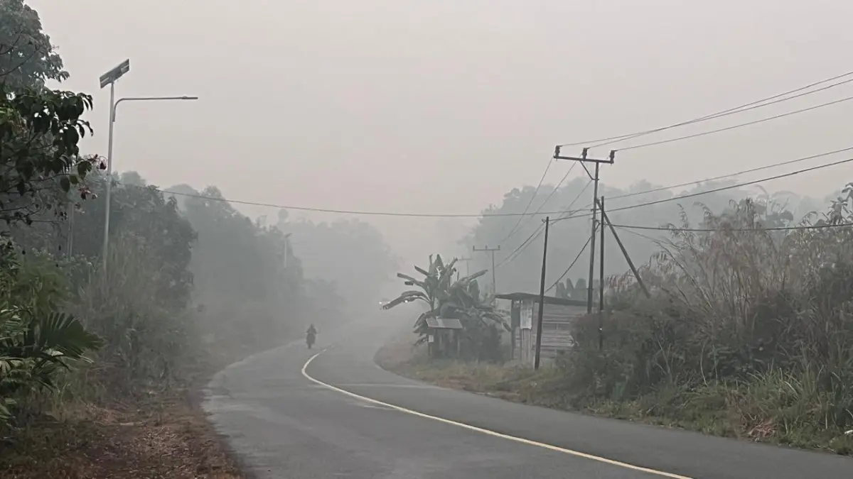 PEKAT: Kondisi kabut asap di Kutai Barat yang tak kunjung mereda hingga tercatat kategori sangat tidak sehat. (SUNARDI/KP)