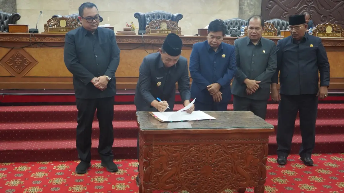 SAH: Penandatanganan berita acara persetujuan bersama Raperda Perubahan APBD TA 2026.
