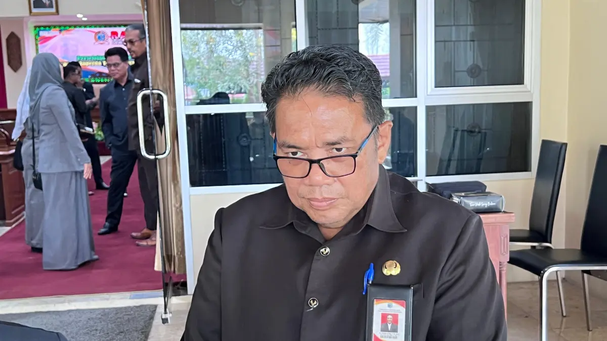 Kepala Disdikbud Paser M. Yunus Syam menjelaskan dampak kabut asap karhutla terhadap kegiatan belajar di sekolah. (M NAJIB/KALTIM POST)