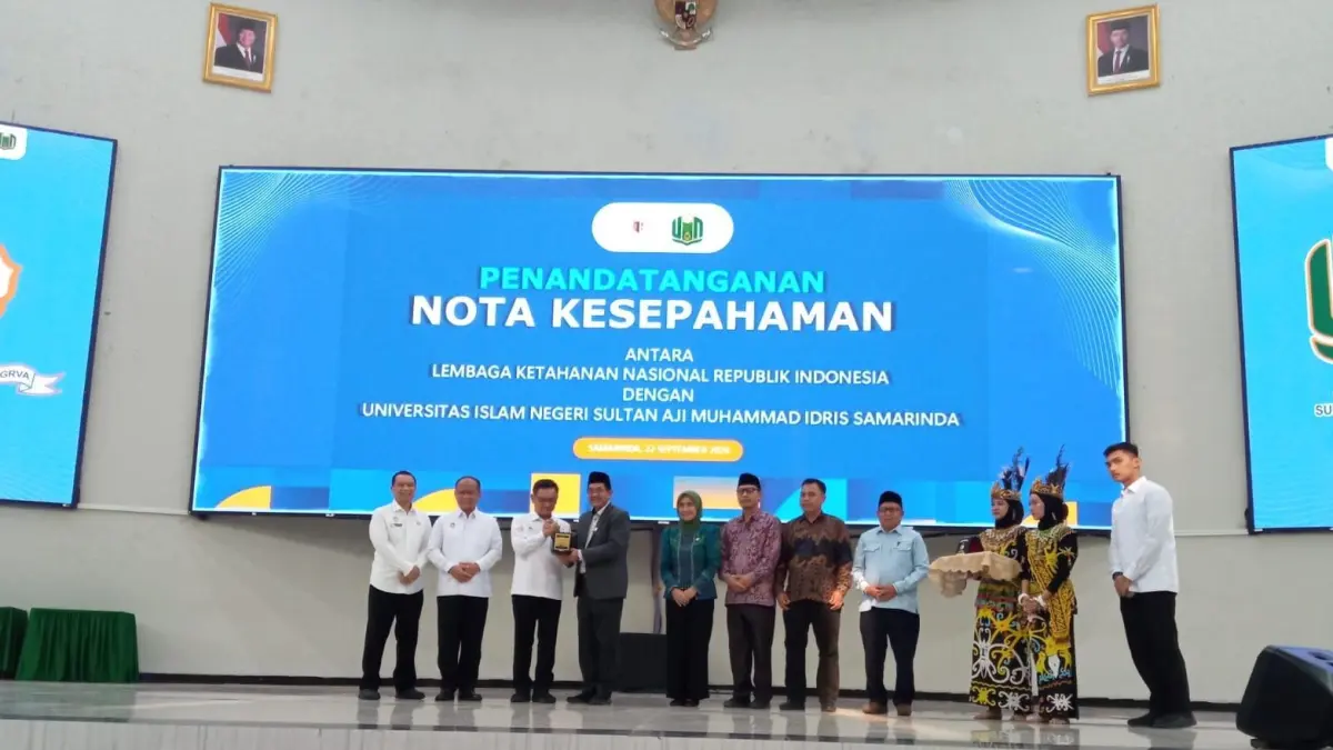 Penyerahan plakat pada rapat pembahasan pemenuhan data dukung potensi Indikasi Geografis (IndiGeo) Kopi Liberika Perangat Baru, 21 September 2026. (IST)