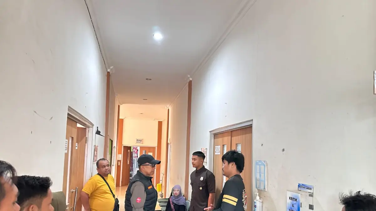 Polisi membawa korban ke puskesmas dan mengkonfirmasi kesaksian. (IST)