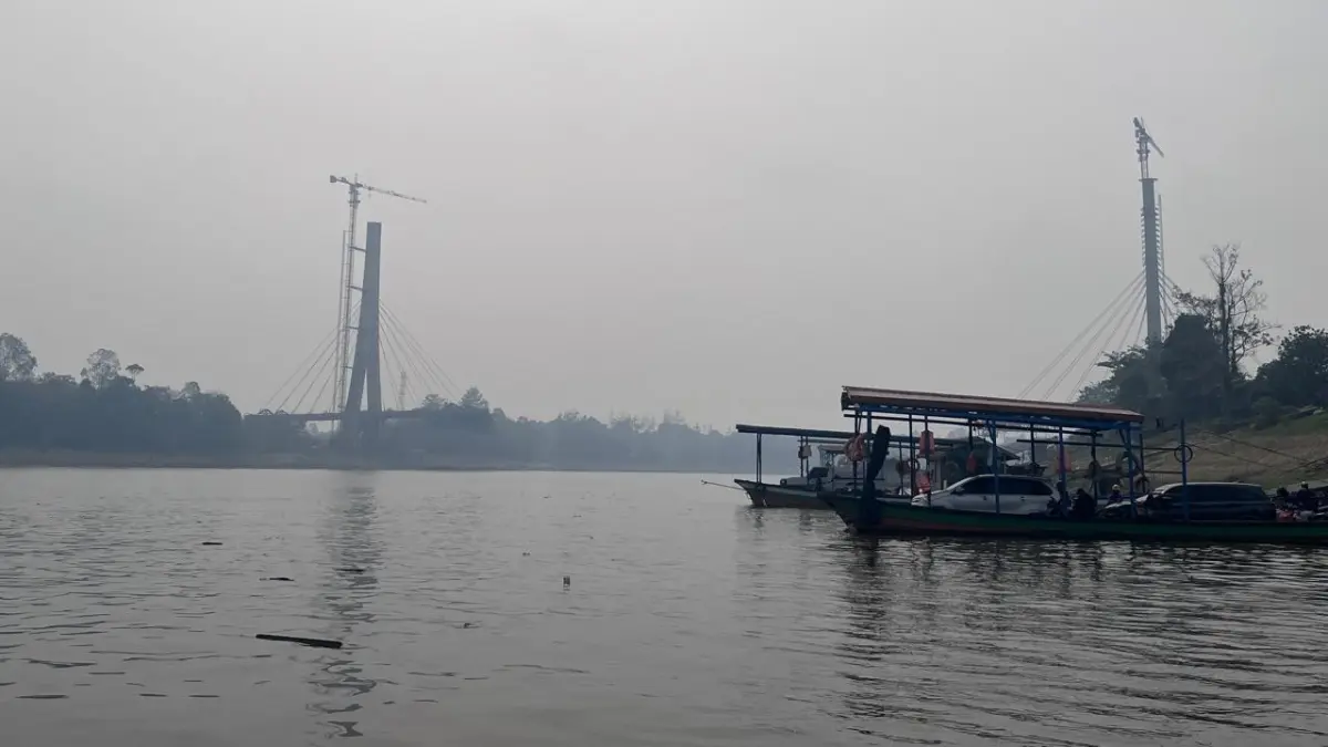 Kabut asap terpantau semakin pekat di kawasan Kecamatan Melak, Kutai Barat, seiring memburuknya kualitas udara akibat karhutla. (K. SUNARDI/KALTIM POST)