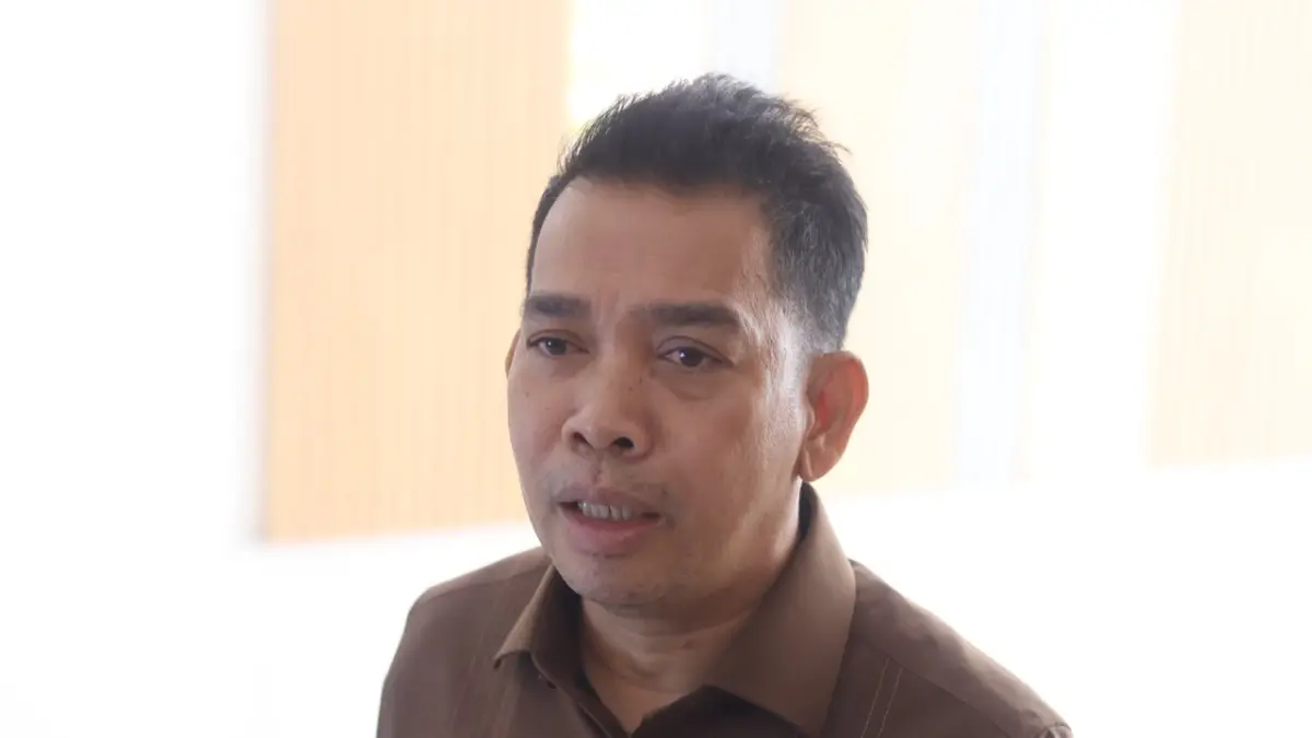 KETERANGAN: Ketua DPRD Balikpapan Alwi Al Qadri memberikan keterangan terkait alokasi dana BTT APBD Perubahan 2026 di Gedung DPRD Balikpapan, Rabu (23/9/2026). (ANGGI PRADITHA/KP)