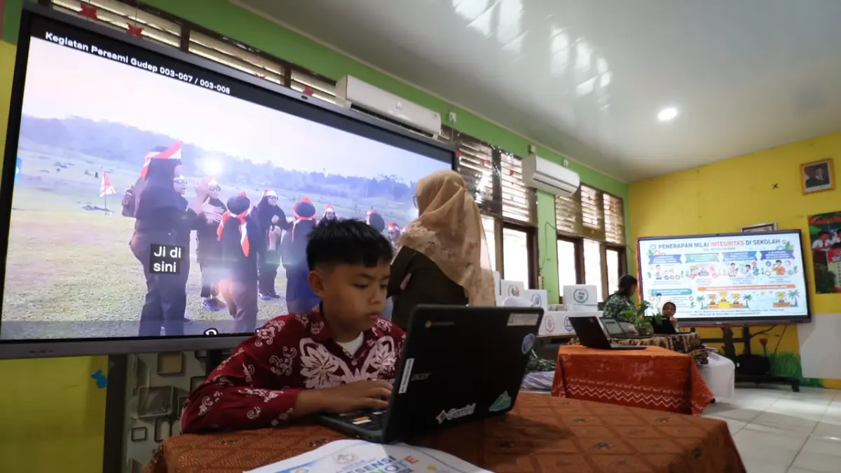Siswa mengikuti kegiatan belajar mengajar di salah satu sekolah di Balikpapan. Pemkot Balikpapan dan DPRD menargetkan kurikulum muatan lokal terkait pencegahan narkotika mulai diterapkan secara formal pada tahun ajaran baru 2027. (FOTO: ANGGI PRADITHA/KP)
