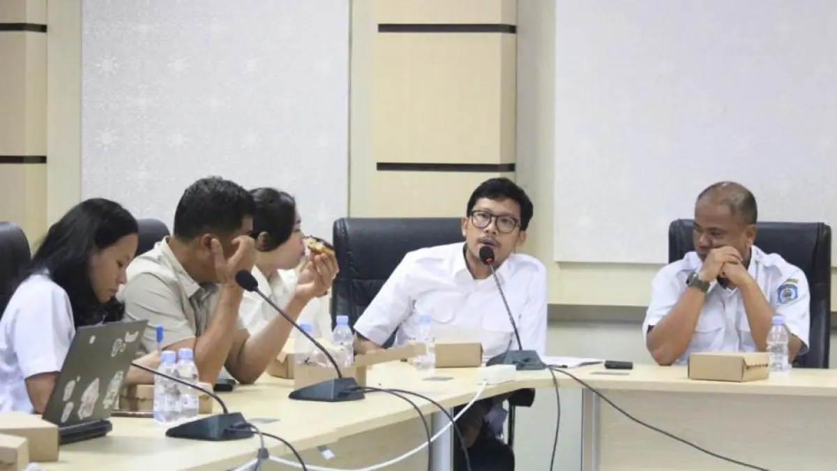 BAHAS BERSAMA: Dinas PUPRK Bontang melakukan pertemuan terkait status lahan di RT 1,  Kelurahan Kanaan. (ADIEL KUNDHARA/KP)