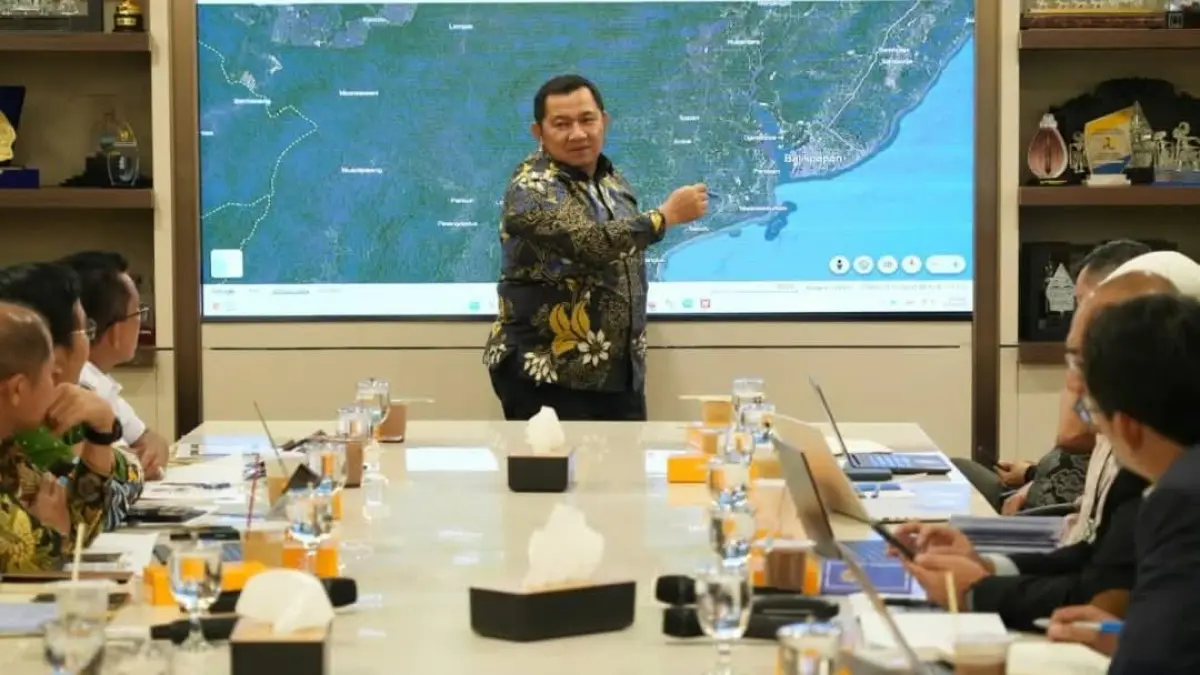 Bupati PPU Mudyat Noor presentasi di Kemenkoinfra. (IST)