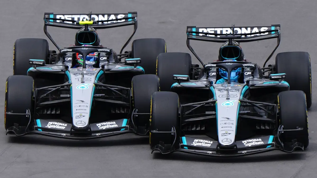 Dua pembalap Mercedes, Kimi Antonelli dan George Russell terus bersaing di setiap balapan. (SKY SPORTS)
