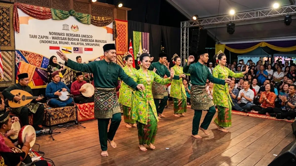 Tari Zapin yang didaftarkan oleh Indonesia, Brunei Darussalam, Malaysia ke UNESCO.(generate ai)