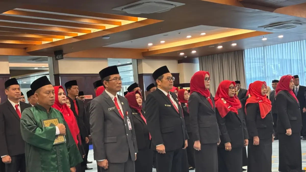 Gubernur Kaltim Rudy Mas’ud memberi peringatan kepada 49 PNS yang baru dilantik. Dia menegaskan jabatan bukan hadiah, hak, maupun tempat untuk mencari kenyamanan. (FOTO/EKO PRALISTIO)
