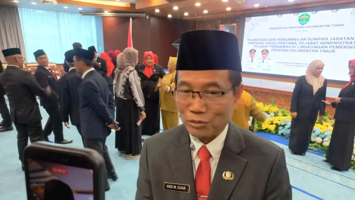 Kepala Dinas Kesehatan (Kadinkes) Provinsi Kalimantan Timur Andi Muhammad Ishak memberikan keterangan usai pelantikan di Samarinda. (EKO/KALTIM POST)