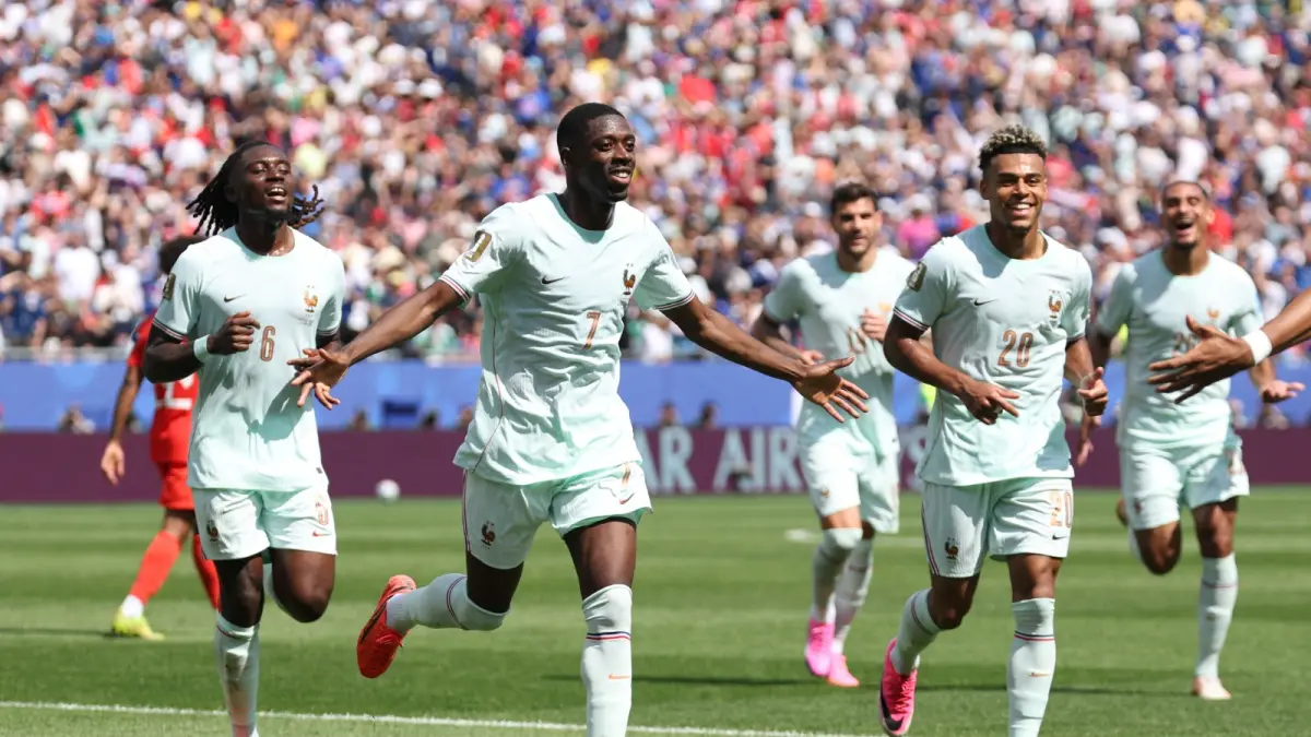 Ousmane Dembélé dan Désiré Doué menjadi opsi lini depan Prancis saat menghadapi Belgia setelah Kylian Mbappe cedera. (FRANCK FIFE/AFP)
