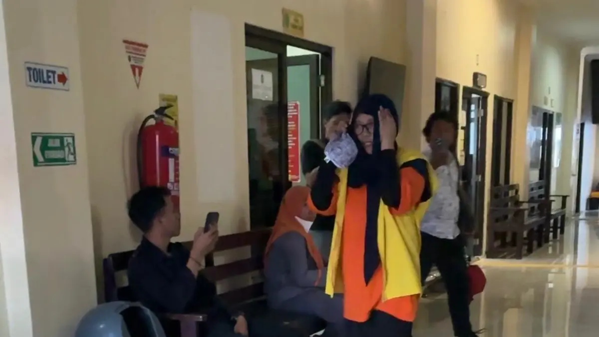 PENGGELAPAN: Terdakwa notaris Sat Tiwi setelah menjalani sidang di Pengadilan Negeri Balikpapan karena perkara penggelapan duit miliaran rupiah milik klien.