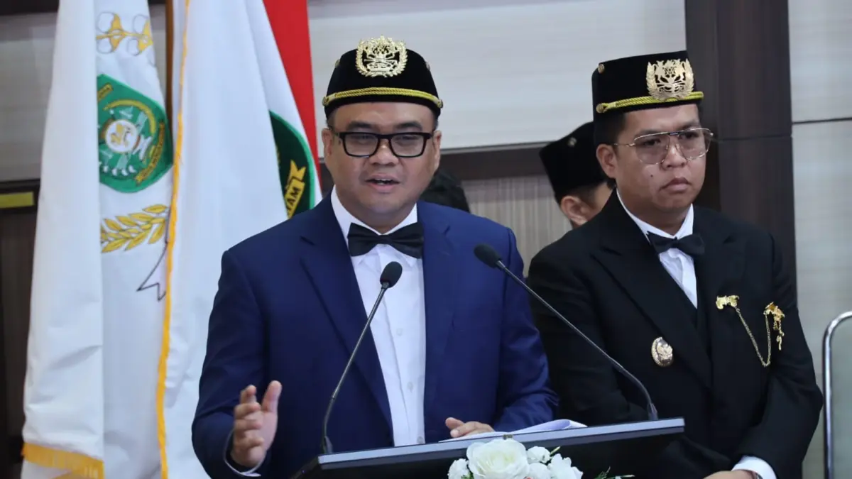 SINERGI: Bupati Kukar Aulia Rahman Basri dan Wabup Rendi Solihin saat sidang paripurna HUT Kota Tenggarong. (IST)
