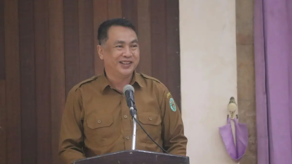 Kepala Dinas Perdagangan, Koperasi, Usaha Kecil dan Menengah Kabupaten Kutai Barat Uji Rinjani saat menyampaikan arahan mewakili Pemkab Kubar dalam kegiatan Persidangan Majelis Pekerja Lengkap Persekutuan Gereja-Gereja di Indonesia Wilayah Kalimantan Timur tahun 2026.