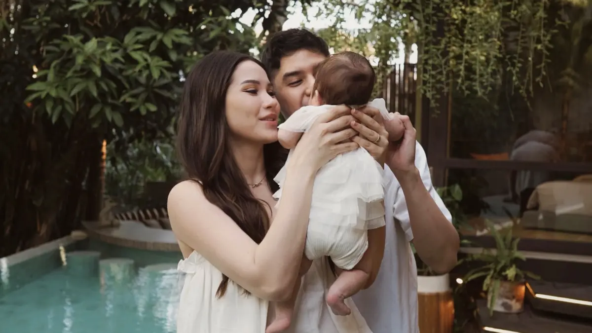 Potret Alyssa Daguise dan Ahmad Al Ghazali bersama sang anak, Soleil Zephora Ghazali. (Alyssa Daguisé Ghazali/X)