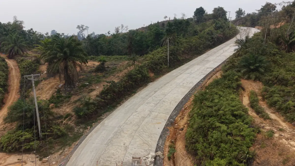 INFRASTRUKTUR: Tanjakan Gunung Odang menuju Bentian Besar yang dulu rusak parah, kini hampir 100 persen mulus dan lebar. (IST)
