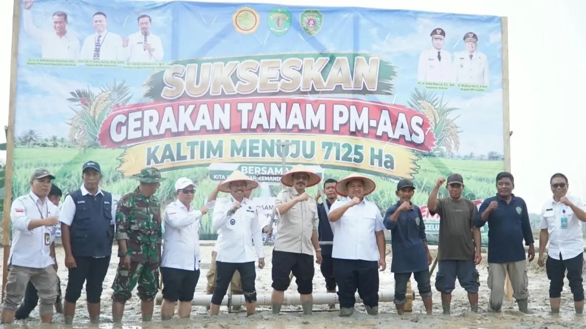 MENGHADIRI: Pemkab PPU menghadiri Gerakan Tanam Padi program Pertanian Modern Advance Agriculture System bersama Kelompok Tani Sidodadi dan Sido Muncul di Desa Bangun Mulya, Kecamatan Waru, Rabu (30/9).