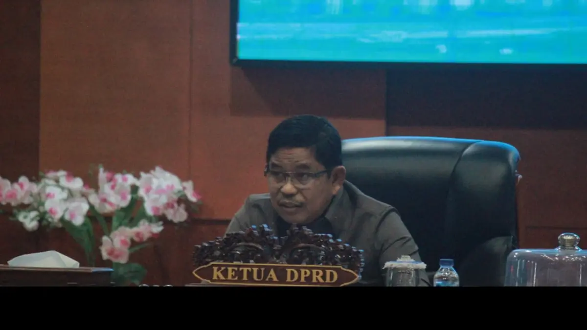 PARIPURNA: Rapat paripurna yang dibuka secara terbuka dan dipimpin langsung oleh Ketua DPRD, Raup Muin, Rabu (30/9/2026). (AHMAD MAKI/KP)