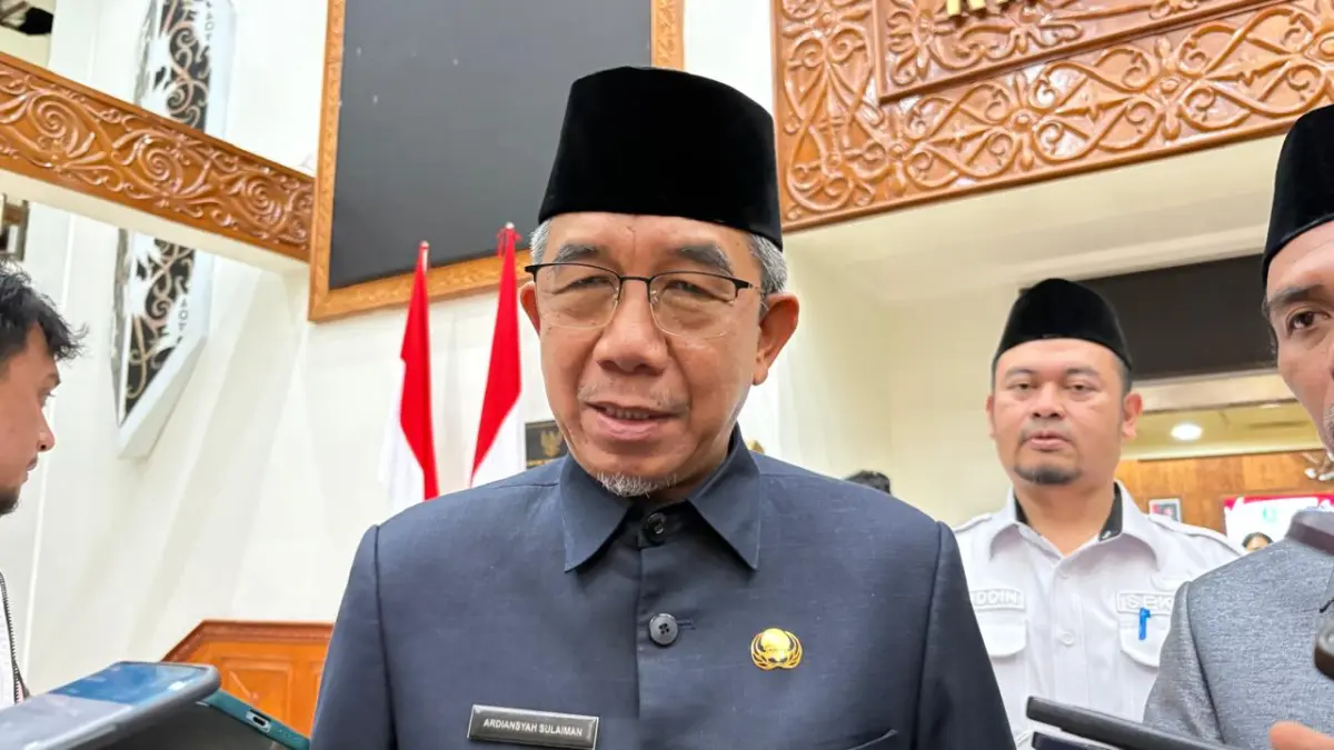 BIROKRASI: Bupati Kutai Timur, Ardiansyah Sulaiman jawab desakan mahasiswa. (JUFRIADI/KP)