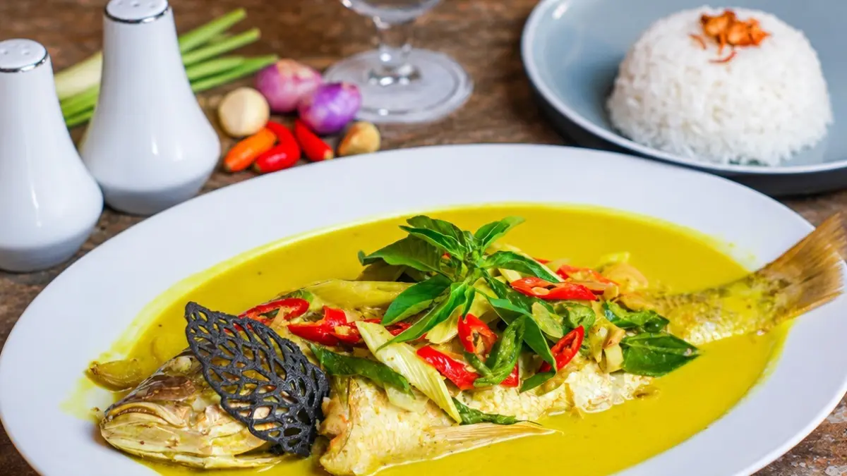 Cita rasa khas Nusantara Ikan Asam Padeh ala Midtown Hotel Samarinda. (IST)