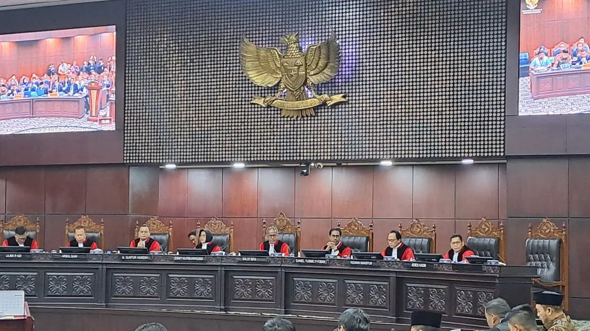 Atase Pendidikan KBRI Singapura dan Australia memberikan keterangan dalam sidang MK terkait pendidikan Gibran Rakabuming Raka. (IST)