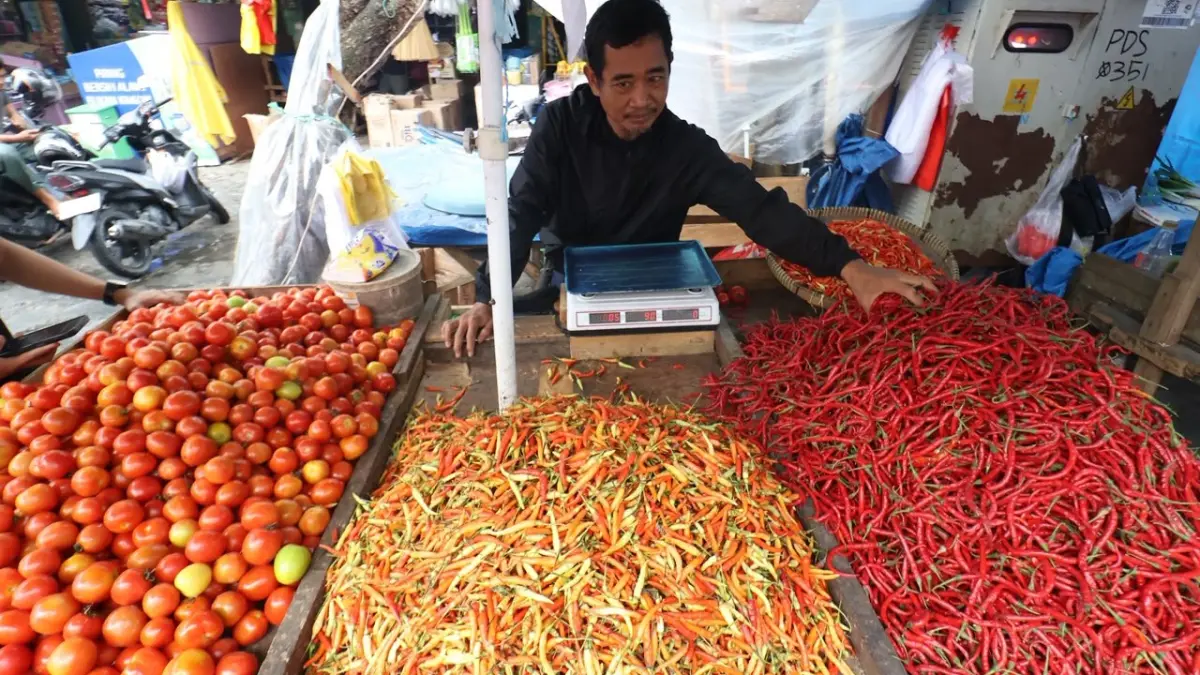 Pedagang cabai di Pasar Pandansari, Balikpapan. (FOTO ANGGI PRADITGA/KP)