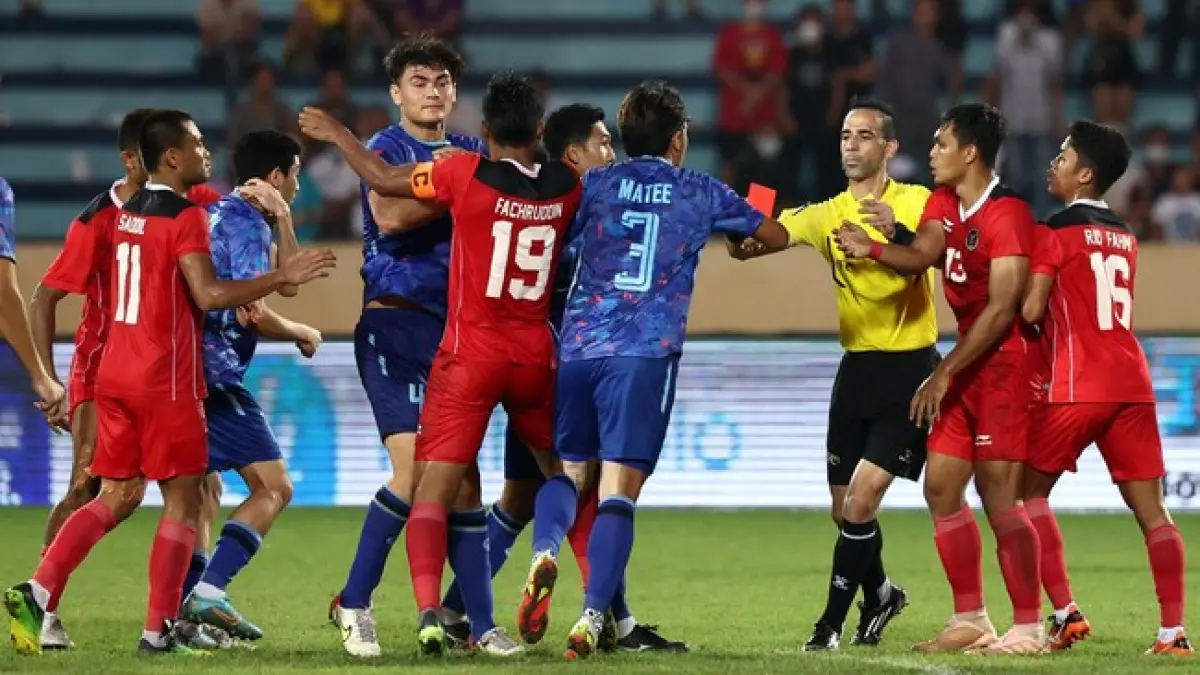 Timnas Indonesia bersiap menghadapi Thailand pada final FIFA ASEAN Cup 2026 di Stadion Utama Gelora Bung Karno, Jakarta. (Reuters)