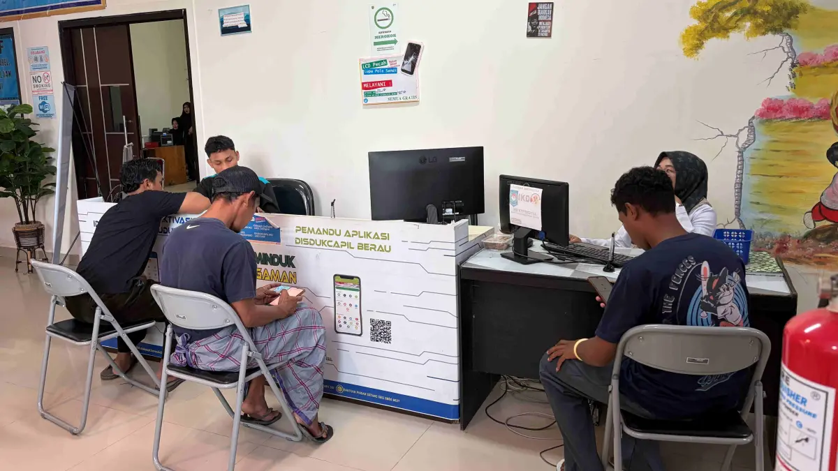 Disdukcapil Berau menyiapkan penerapan IKD untuk validasi data penerima bansos. (FOTO IZZA/BP)