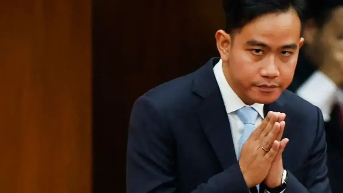 Gibran Rakabuming Raka menjadi sorotan menjelang putusan MK hari ini yang berkaitan dengan persoalan syarat pencalonan dan pendidikan. (AFP)