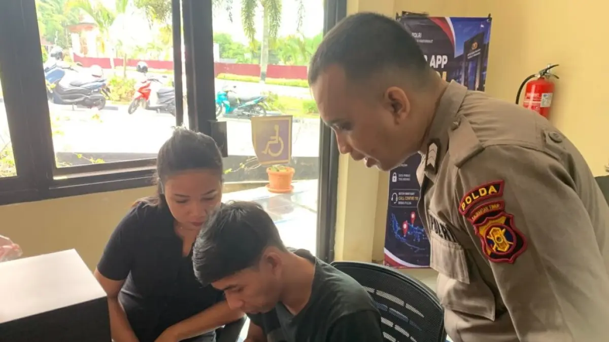 PENGADUAN: Warga membuat pengaduan di SPKT Polda Kaltim kemudian bebas memberikan penilaian pelayanan.