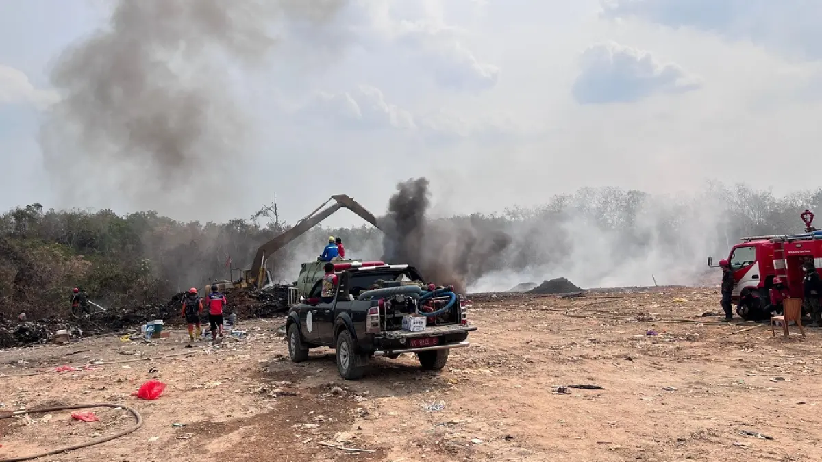 TERKENDALI: Tempat Pembuangan Sampah (TPA) di Desa Janju yang terbakar beberapa hari ini dilaporkan telah padam. NAJIB/KP