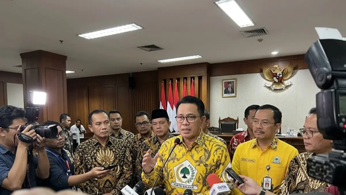 Ilustrasi penggede Partai Golkar minta DPR memanggil KPU untuk membuka data terkait ijazah Wakil Presiden Gibran Rakabuming Raka.(generate ai)