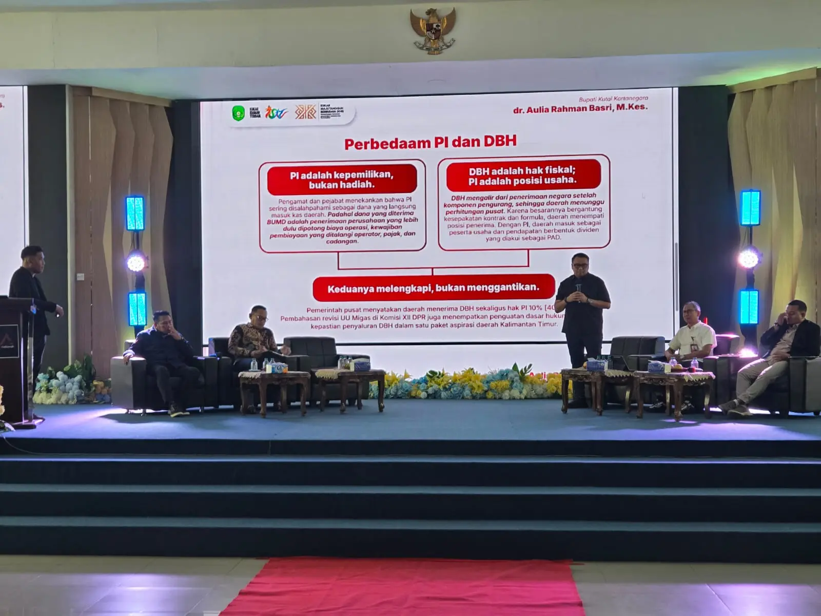 Bupati Kukar Aulia Rahman Basri saat menjadi narasumber dalam Arusbawah Energy Forum 2026.