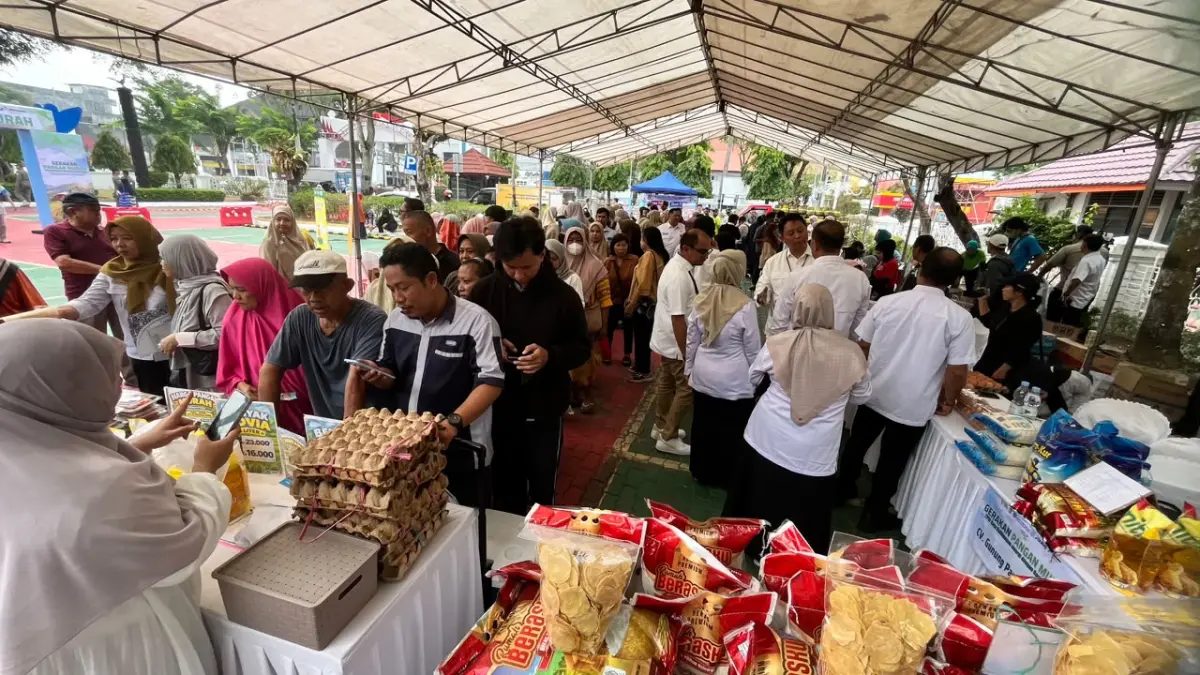 Warga Balikpapan Serbu Pasar Murah Saat Harga Beras dan Sembako Terus Naik