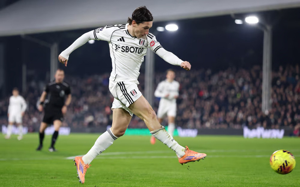 Aksi Harry Wilson kala mencetak gol bagi Fulham